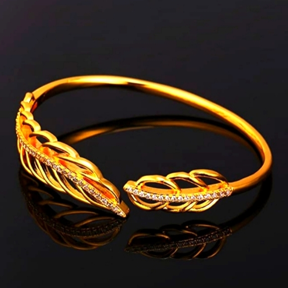roses_garden Jewelry - 18k Gold & CZ Leaf Cuff Bracelet NWT